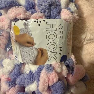 Lion Brand Off the Hook Loop Yarn (5 pack)- new